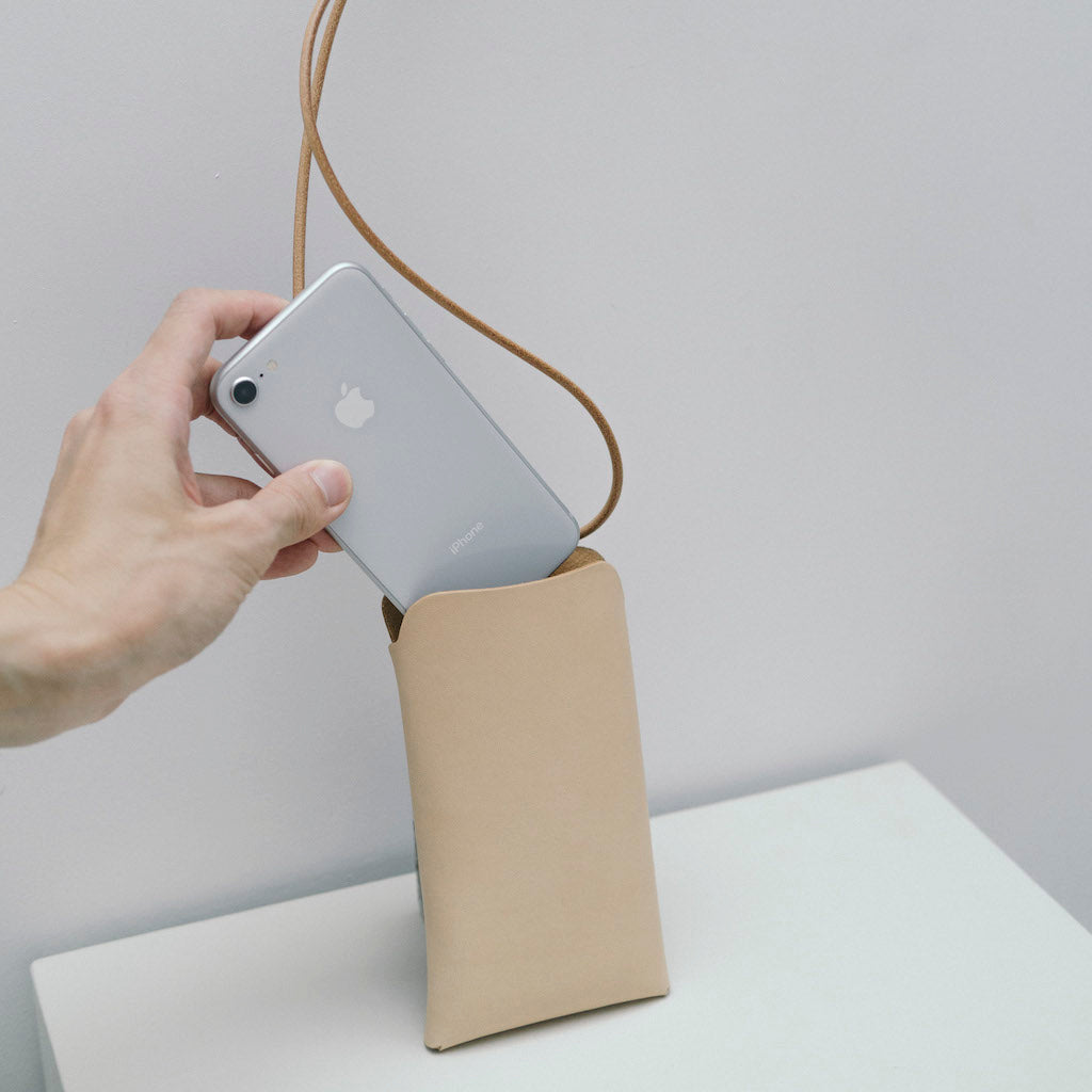 レザー織のIPHONEスリング - Borderless Creations